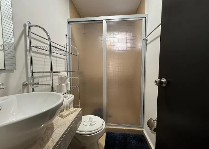 Cozy Groundfloor Great Location Wif Apartment *