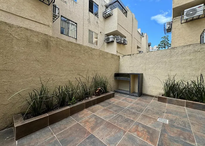 Cozy Groundfloor Great Location Wif Apartment *